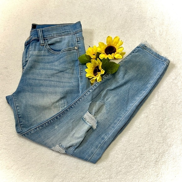 Judy Blue Denim - Judy Blue Light Wash Skinny Fit Distressed Jean - 11/30